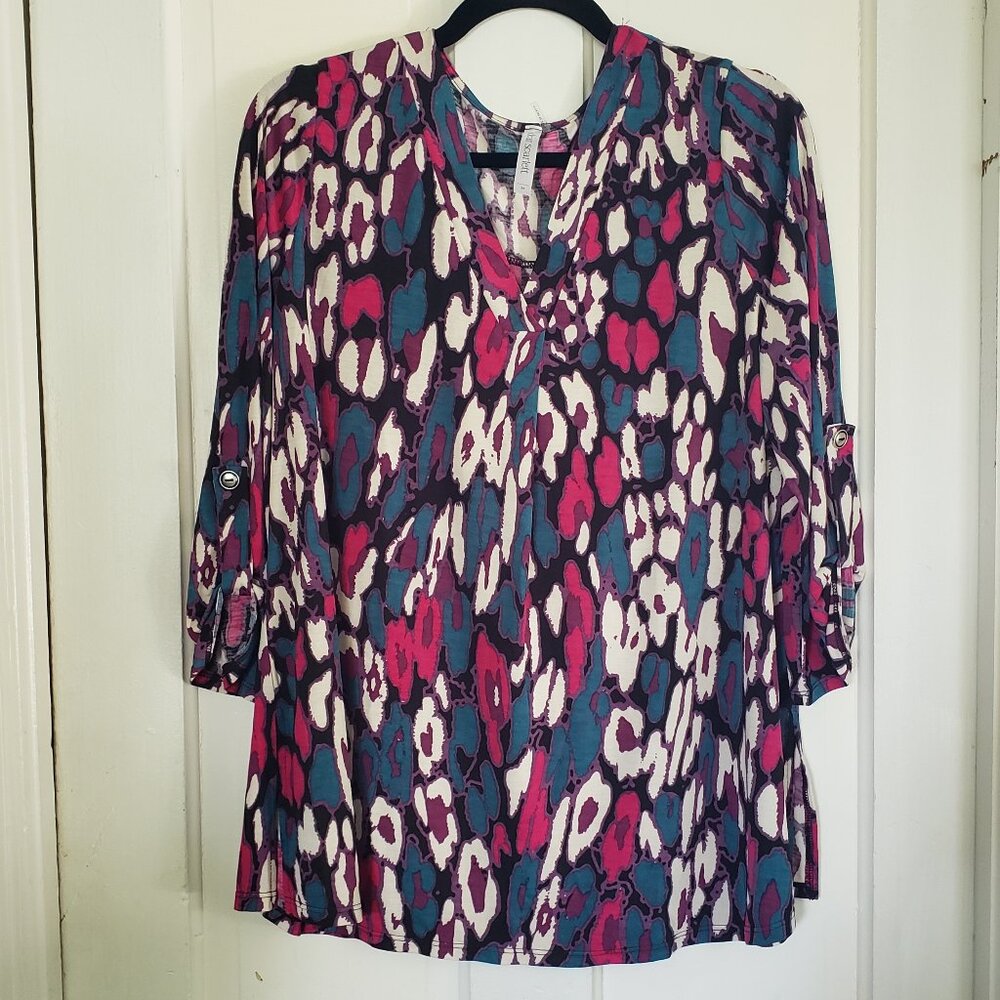 Dear Scarlett 3/4 Sleeve V-Neck Top